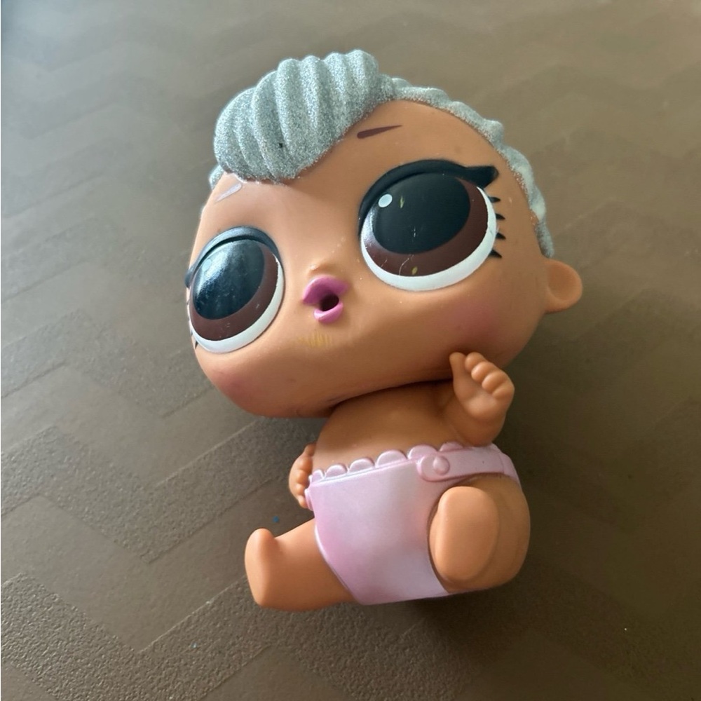 LOL Surprise Dolls Oh Ooh La La, Lil Kitty Queen - Nude with Silver Glitter Hair